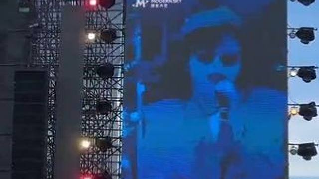 #谁懂啊跨年看到乐夏团建了 敲敲敲，这对本虫的诱惑简直太大了#用live开启我的2024新life