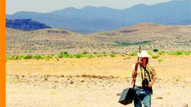 1/3杀手不为钱财只为杀戮，仅凭气罐将人爆头，面带微笑开始收割#电影解说 #老无所依 #推荐电影 