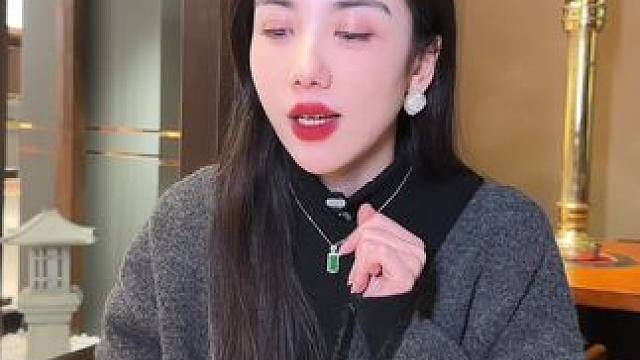 新年了当然要吃好一点～牛坂酒场的肉真的香，198的套餐完全够两个人吃得又饱又好～视频里那两块大的西冷