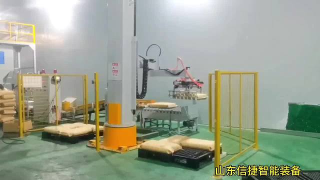 香港一厂家用立柱机器人代替人工，不用发工资交社保不偷懒不怕工伤