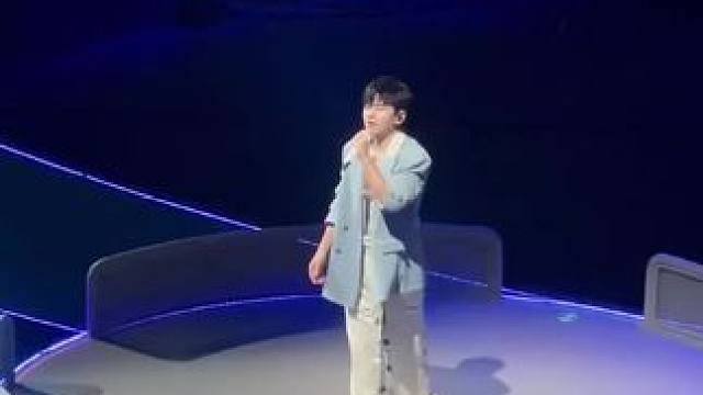 #神级现场 #行走的cd #演出现场 想见你，张杰成都跨年
#张杰现场一开口唱到我心里 #哆啦酱票务