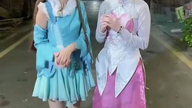 街头玩碰拳送美金#看一遍笑一遍 #搞笑#搞笑视频#搞笑配音#笑到肚子疼