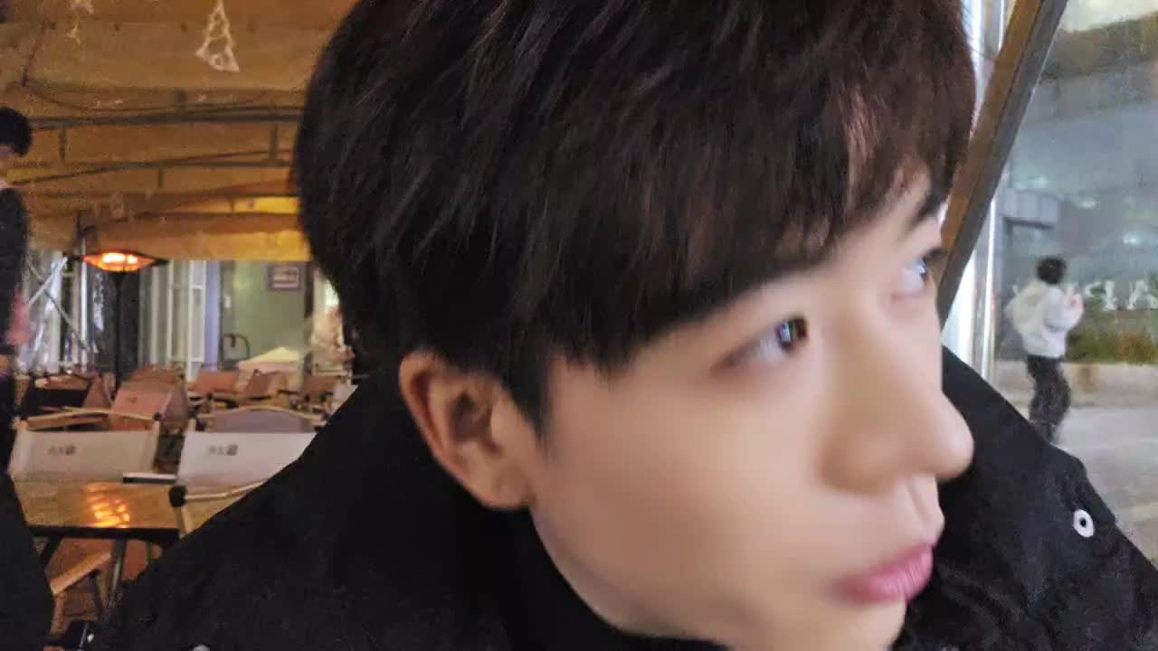 【子圣-798】直播的女嘉宾我正经心动的只有一个