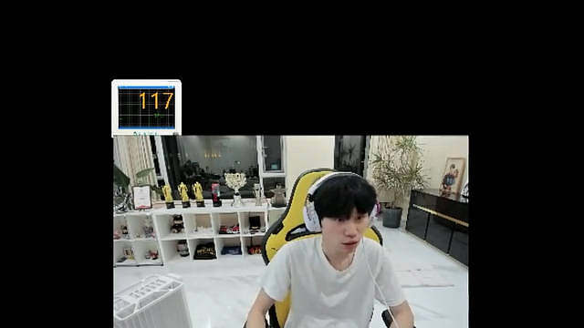 Doinb：户外去不了，我3号要去选手大会应该在上海，我四号要去基地。在基地也会开播，可能会更累，到