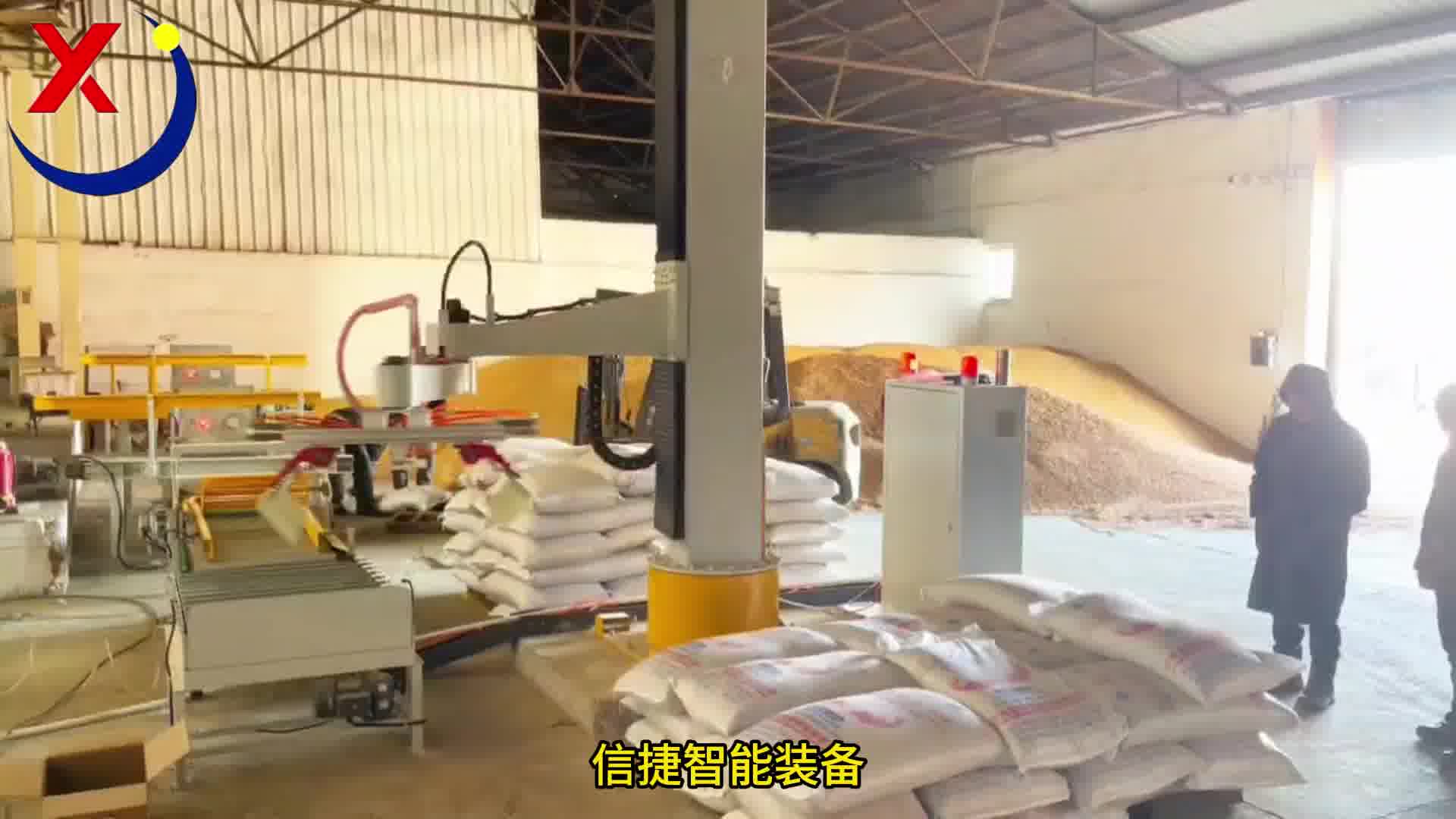 机器的体力和耐力超过人类，立柱机器人河北饲料厂码垛