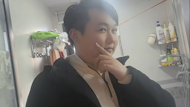 弃徒：直播洗头！洗完头还是挺帅的！