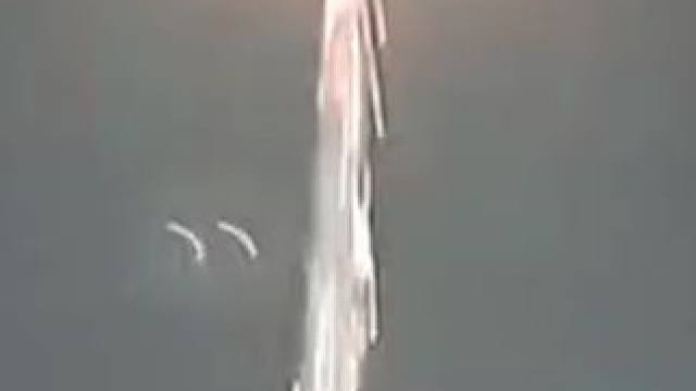 外国人：钱学森弹道都出来了，你跟我说这是在放烟花！ #新年烟花 #二踢脚 #过年烟花 #2024春节