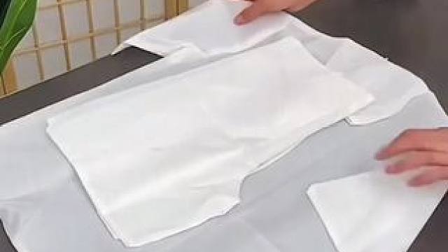 洗完的羽绒服总是一坨一坨的，或者平时着急穿的衣服都可以用这个烘干袋，洗完的羽绒服边吹边拍打，不仅干的