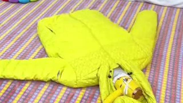 洗完的羽绒服总是一坨一坨的，或者平时着急穿的衣服都可以用这个烘干袋，洗完的羽绒服边吹边拍打，不仅干的