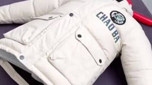 洗完的羽绒服总是一坨一坨的，或者平时着急穿的衣服都可以用这个烘干袋，洗完的羽绒服边吹边拍打，不仅干的