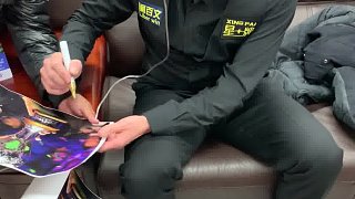 龍3木 | 奧沙利文邊吸氧邊簽名