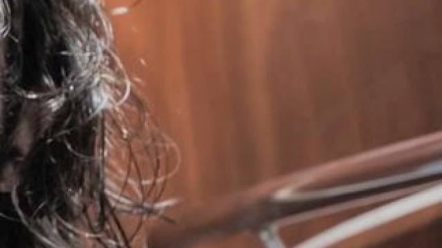 男人只是撒了个尿，就被困在厕所求救无门，惊悚电影《绝命孤帆》！#电影 #电影解说 #电影推荐 