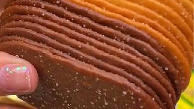 薄脆饼干，椰奶和巧克力两种口味，又香又脆特别好吃#薄脆饼干 #零食推荐 #饼干