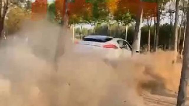 这一下贵了#推头 #撞车 #车祸瞬间 #保时捷帕拉梅拉 #奇葩车祸