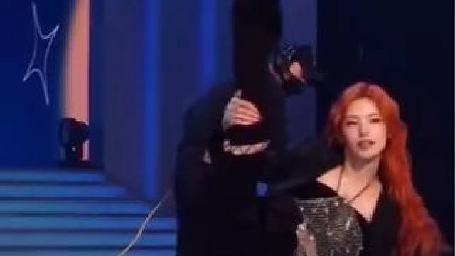 231231.黄礼志MBC歌谣大祭典《River》预录播出时为现场观众带来live舞台