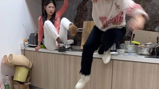 买个假蜘蛛吓唬我哥，让他总不让我出去 #日常