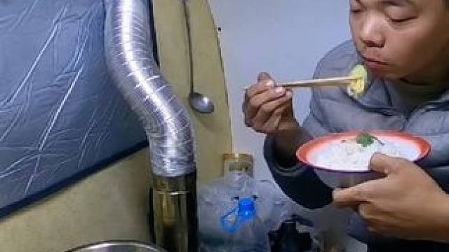 因走错路线凌晨1点才做好饭，又冷又饿看到饭菜那一刻感觉得救了 #床车自驾 #冬季露营装备