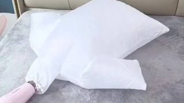 洗完的羽绒服总是一坨一坨的，或者平时着急穿的衣服都可以用这个烘干袋，洗完的羽绒服边吹边拍打，不仅干的