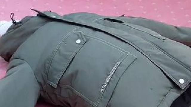 洗完的羽绒服总是一坨一坨的，或者平时着急穿的衣服都可以用这个烘干袋，洗完的羽绒服边吹边拍打，不仅干的