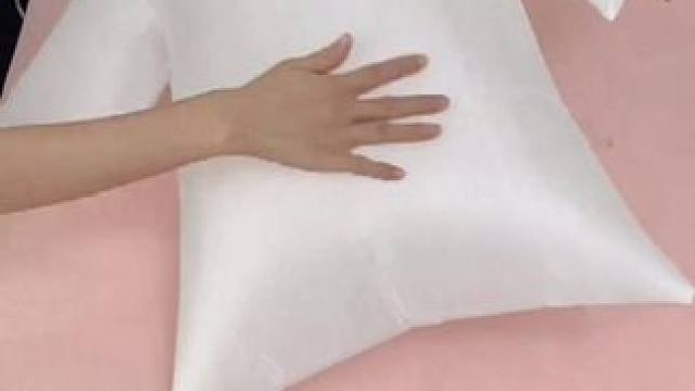 洗完的羽绒服总是一坨一坨的，或者平时着急穿的衣服都可以用这个烘干袋，洗完的羽绒服边吹边拍打，不仅干的