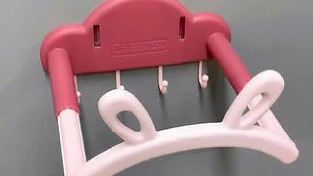 这个#免打孔脸盆架  真的太实用了，根据不同需求调节长度，盆挂在墙上整洁美观，打扫卫生方便多了#脸盆