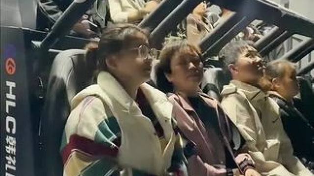 哇！太好玩啦！新开的这家飞越剧场真好玩，身临其境的感受从古至今的变化飞越高山大海，更有原始森林神秘怪