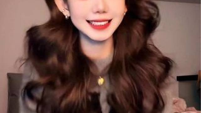 新年的第一个赞可以给我嘛～ #甜妹 #手势舞 #甜甜的手势舞