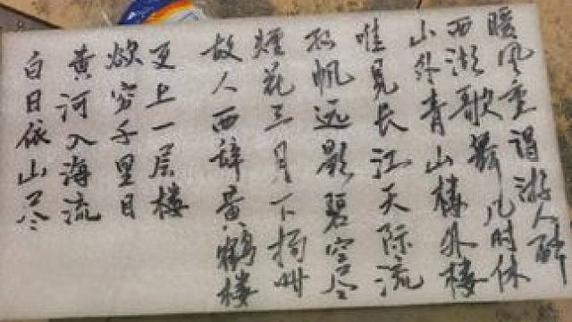 请允许一切发生 持续发酵
#一个人走在街头 #路灯下的我  #晚归人 #散散步吹吹风透透气 #是栋栋