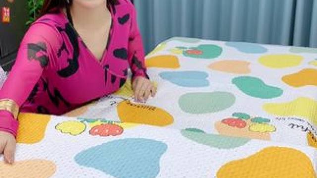 漫花新年款挂抽出来啦!2024我们一起暴美暴富!一提1280张，加大加厚尺寸!挂壁式抽取!挂在哪里都