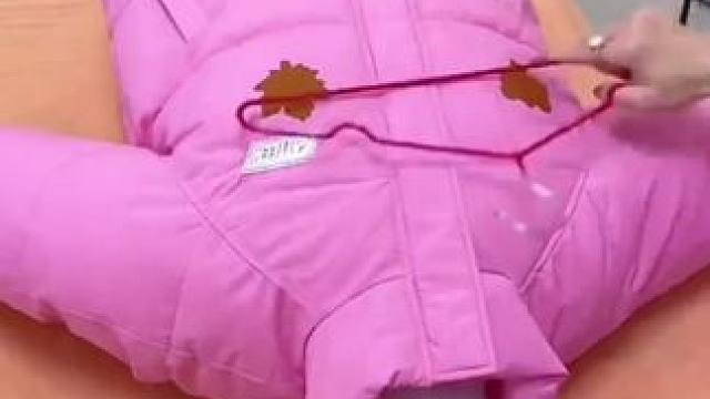 洗完的羽绒服总是一坨一坨的，或者平时着急穿的衣服都可以用这个烘干袋，洗完的羽绒服边吹边拍打，不仅干的