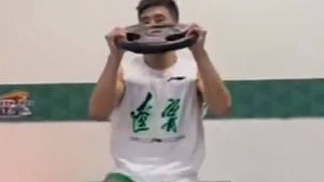 艾伦十年如一日努力训练，这就是对篮球纯粹的热爱#郭艾伦