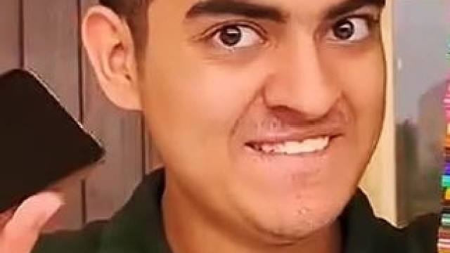 为了能把手机带进教室，把它藏在画笔中间！ #搞笑视频 #搞笑配音 #搞笑