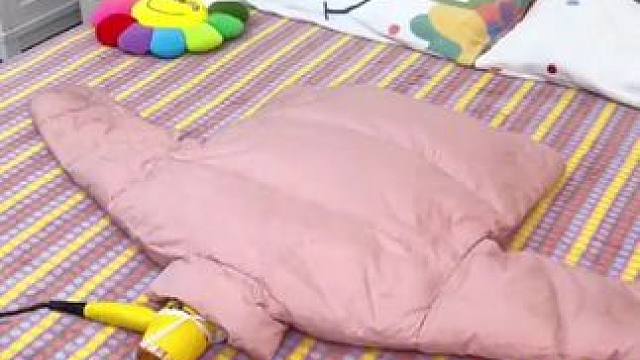 洗完的羽绒服总是一坨一坨的，或者平时着急穿的衣服都可以用这个烘干袋，洗完的羽绒服边吹边拍打，不仅干的