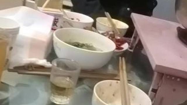 #把酒倒满来个不醉不休 #人生短短几个秋啊不醉不罢休 #小酒喝起来 #吃好喝好身体好