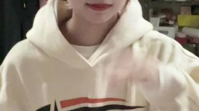 像颗土豆不仅土还挺逗#甜妹 #双鱼座 #甜甜的手势舞