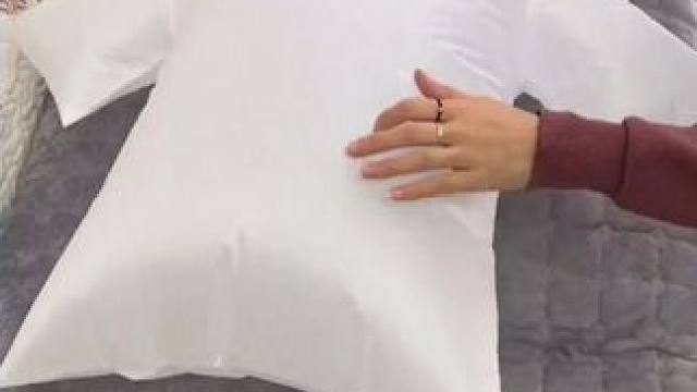 洗完的羽绒服总是一坨一坨的，或者平时着急穿的衣服都可以用这个烘干袋，洗完的羽绒服边吹边拍打，不仅干的