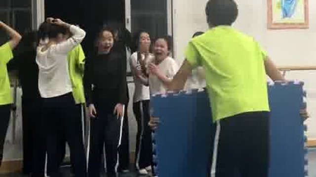 作为班里唯一一个人见人爱的男生