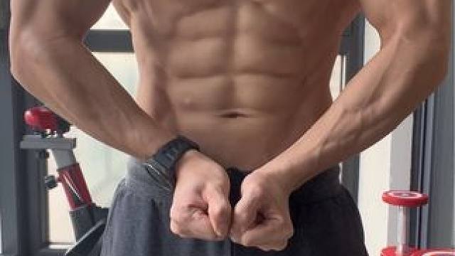 #腹肌 #腹肌人鱼线 #力量与美的结合 #身体和灵魂总有一个在路上 #多看一会就好看了