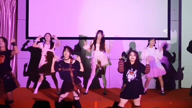 这么可爱真的是很抱歉哇！来看看大家活力四射的开场舞吧！！！