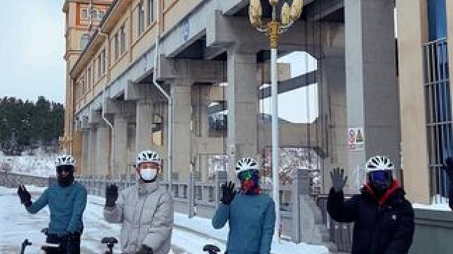 要知道，唯有热爱可抵过岁月的平淡和漫长。只有多做自己喜欢的事，一个人的心里才容易被满足感填满。
#踏