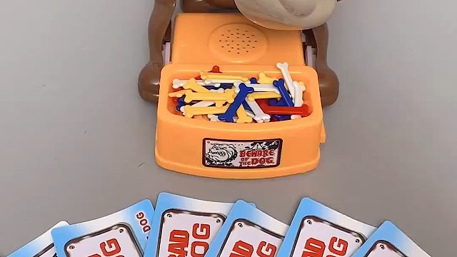 紧张刺激的沙雕小心恶犬玩具，有趣