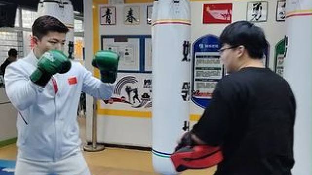 两位教练，你知道学生更喜欢哪位吗？ #少儿散打搏击 #体适能 #散打训练 #体能训练 #教练的日常 