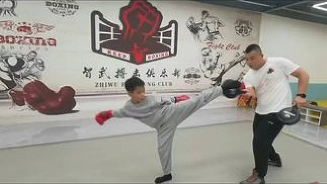 #拳击 #搏击男孩 #少儿搏击 
要小孩子喜欢上搏击