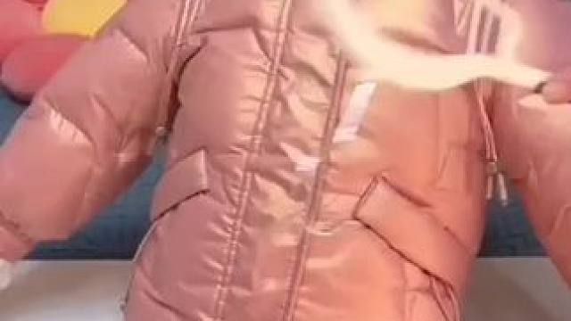 洗完的羽绒服总是一坨一坨的，或者平时着急穿的衣服都可以用这个烘干袋，洗完的羽绒服边吹边拍打，不仅干的