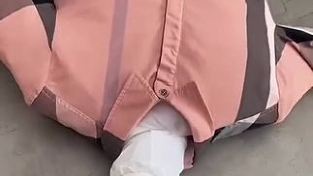 洗完的羽绒服总是一坨一坨的，或者平时着急穿的衣服都可以用这个烘干袋，洗完的羽绒服边吹边拍打，不仅干的