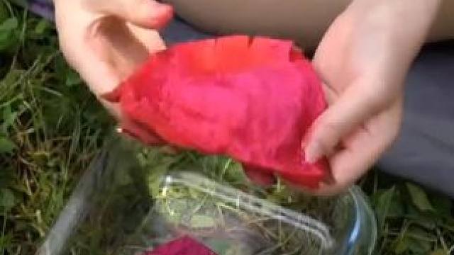 肤白貌美的美女白领，费了好大得劲才找到舒适的地方你们帮帮她铁铁们？