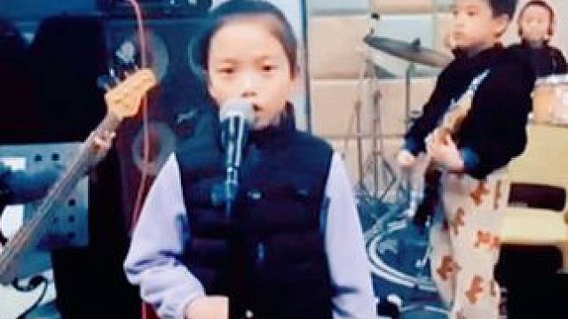 “小惊叹们”的日常排练——《Wake Me Up When September Ends》#少儿声乐
