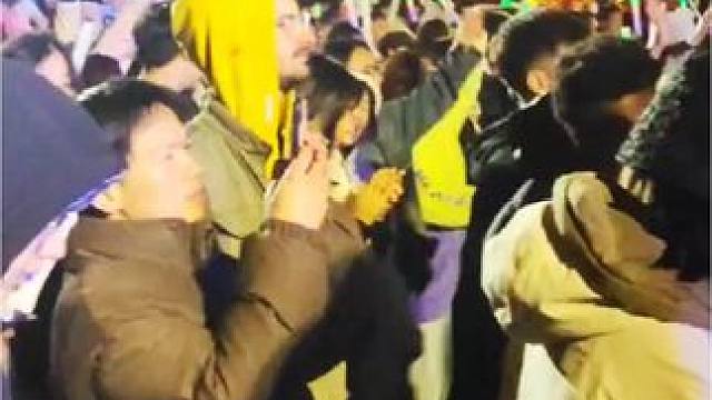 圣诞快乐#嗨翻全场 #跟着节奏嗨起来 #活动现场 #音乐现场 #人气爆棚