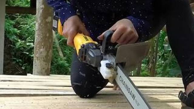 晓丽田园：晓丽搭建鸡舍 #荒野建造 #野外建造 #田园生活