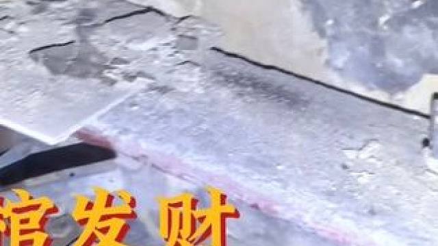 半夜探险无人村，男子被眼前一幕吓出冷汗#探险#封建迷信#恐怖故事
